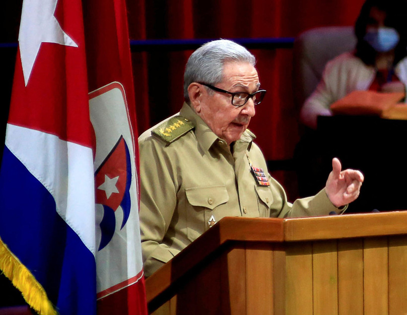 Bí thư Thứ nhất Đảng Cộng sản Cuba (PCC), Đại tướng Raúl Castro Ruz phát biểu trong phiên khai mạc Đại hội Đảng Cộng sản Cuba ở La Habana, ngày 16/4/2021. (Ảnh: AFP/TTXVN)