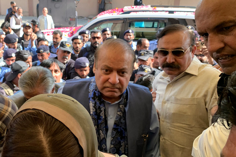 Cựu Thủ tướng Pakistan Nawaz Sharif (giữa). (Ảnh: AFP/TTXVN)