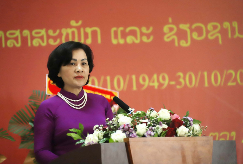 Tổng lãnh sự Việt Nam tại Luang Prabang Kiều Thị Hằng Phúc phát biểu tại Lễ Mít tinh. (Ảnh: Xuân Tú/TTXVN)