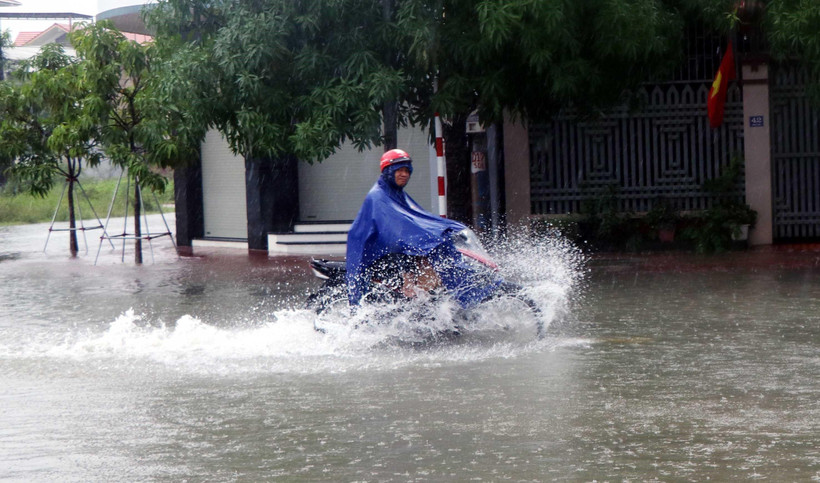 Mưa lớn gây ngập. (Ảnh minh họa: Công Tường/TTXVN)