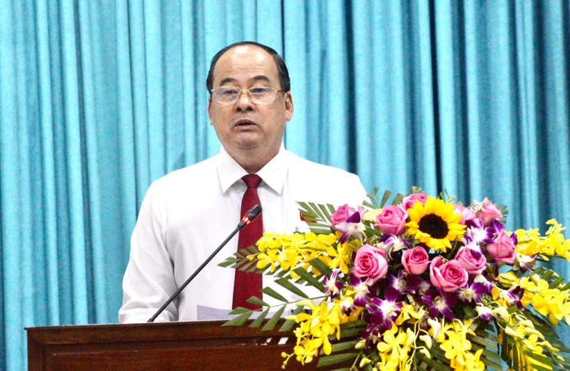 Chủ tịch UBND tỉnh An Giang Nguyễn Thanh Bình phát biểu tại kỳ họp. (Ảnh: Thanh Sang/TTXVN)