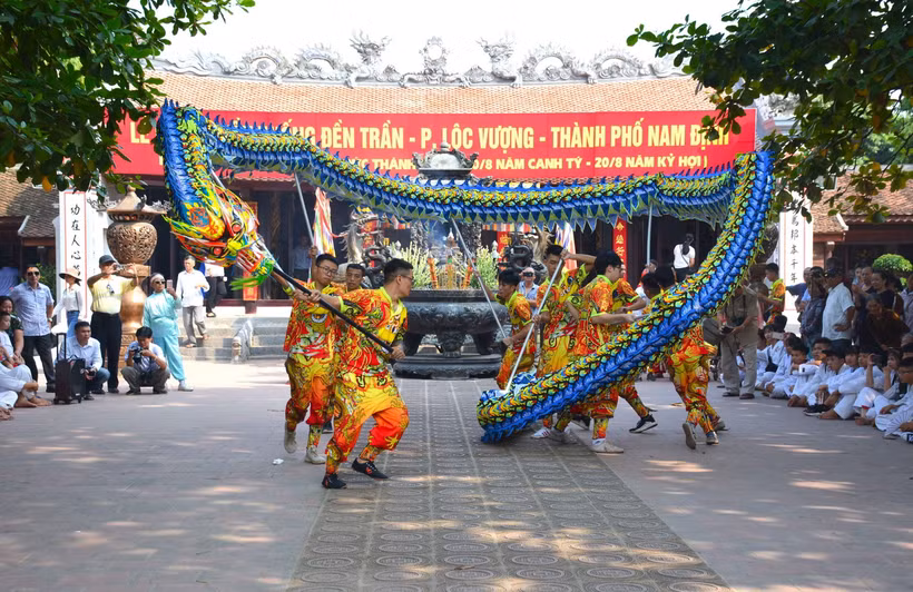 Lễ khai hội Đền Trần Nam Định thu hút nhiều du khách trên cả nước. (Ảnh: Công Luật/TTXVN)