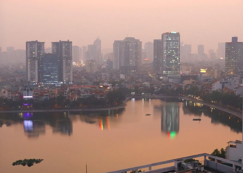 Bầu trời phía Nam Hà Nội mờ sương (ảnh chụp lúc 18h ngày 21/11/2019). (Ảnh: Ngọc Hà/TTXVN)