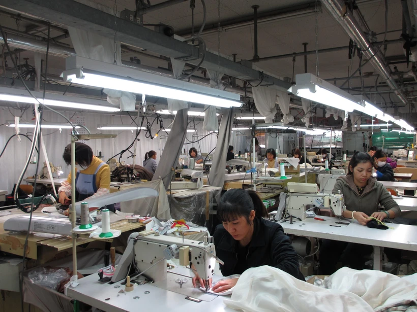 Các thực tập sinh Việt Nam tại Công ty TNHH May Yasuda (thành phố Sukagawa). (Ảnh: Đào Thanh Tùng/TTXVN)