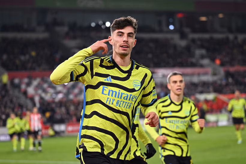 Kai ghi bàn giúp Arsenal giành chiến thắng và chiếm ngôi đầu Premier League. (Nguồn: Getty Images)