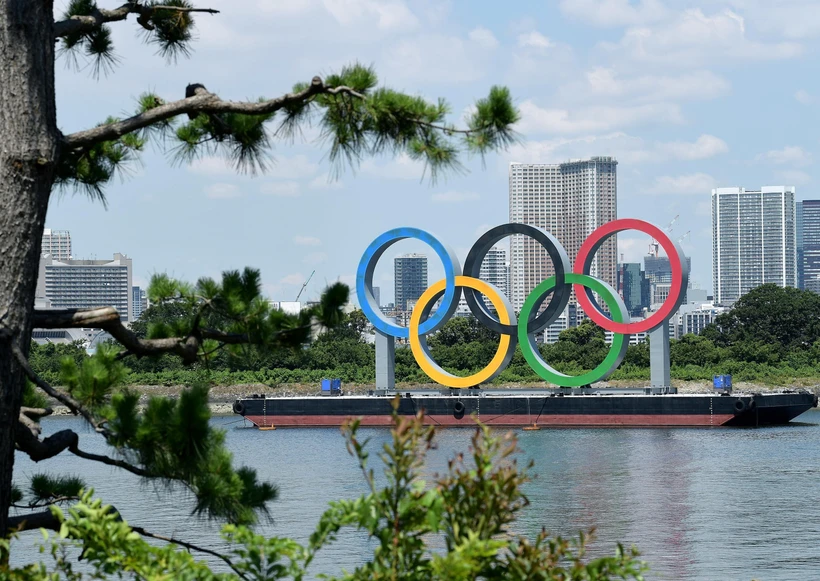 Vòng tròn Olympic tại Tokyo, Nhật Bản, ngày 22/7/2021. Ảnh: THX/TTXVN