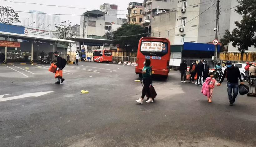 Trong quá trình thí điểm mở lại vận tải khách, các doanh nghiệp cũng chỉ chạy với tần suất ít để từng bước có đánh giá và điều chỉnh, bổ sung cho phù hợp với thực tế giai đoạn tiếp theo. (Ảnh: Việt Hùng/Vietnam+)
