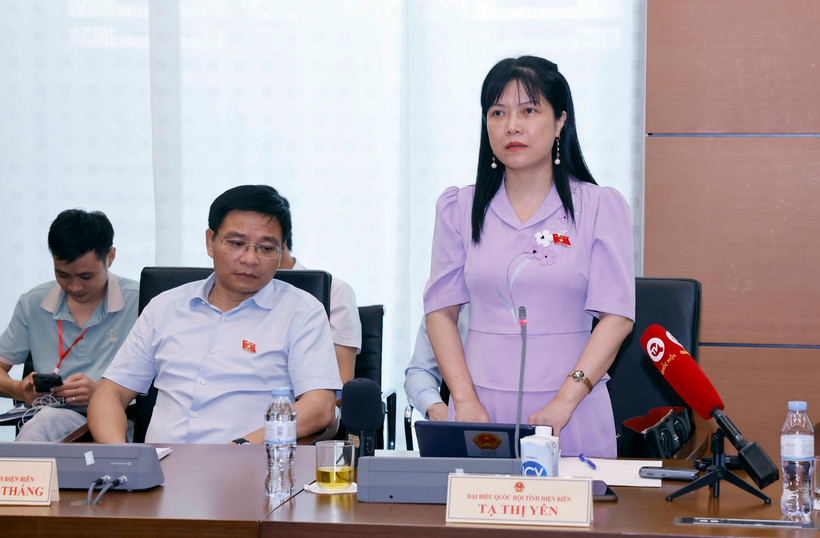 Đại biểu Quốc hội tỉnh Điện Biên Tạ Thị Yên phát biểu ý kiến. (Ảnh: Doãn Tấn/TTXVN)