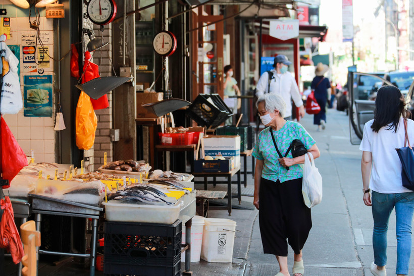 Một con phố mua sắm ở New York, Mỹ ngày 24/6/2020. (Ảnh: THX/TTXVN)