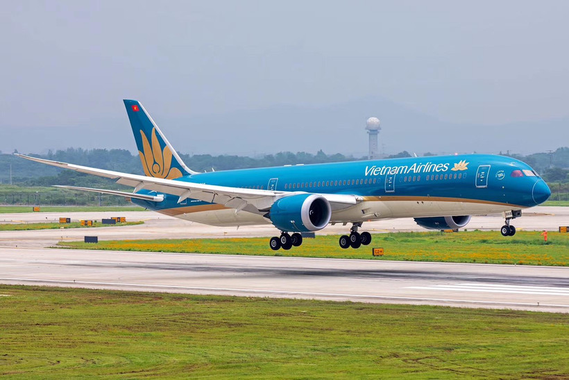 Máy bay của hãng hàng không Vietnam Airlines cất cánh tại một sân bay. (Ảnh: CTV/Vietnam+)