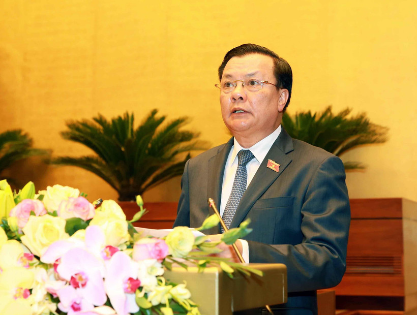 Bộ trưởng Bộ Tài chính Đinh Tiến Dũng trình bày Báo cáo về tình hình thực hiện ngân sách nhà nước năm 2019, dự toán ngân sách nhà nước và phân bổ ngân sách trung ương năm 2020. (Ảnh: Doãn Tấn/TTXVN)