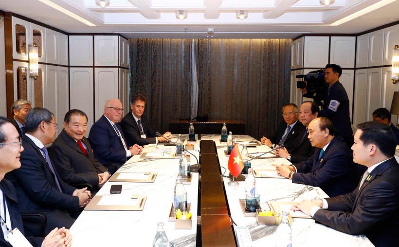 Thủ tướng Nguyễn Xuân Phúc tiếp một số doanh nghiệp. (Ảnh: Thống Nhất -TTXVN)