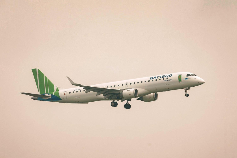 Máy bay phản lực thế hệ mới Embraer 195 của hãng hàng không Bamboo Airways dùng để bay thẳng tới Côn Đảo. (Ảnh: CTV/Vietnam+)