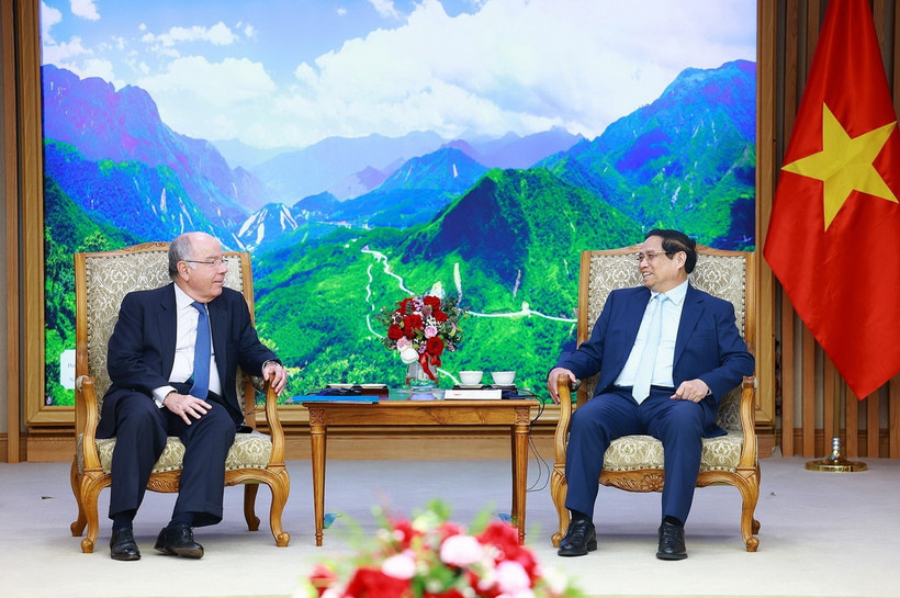 Thủ tướng Phạm Minh Chính tiếp Bộ trưởng Ngoại giao Brazil Mauro Vieira. (Ảnh: Dương Giang/TTXVN)