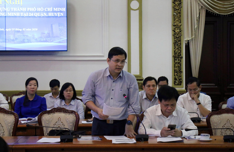 Đại diện Công viên Phần mềm Quang Trung trao đổi về vấn đề an toàn thông tin khi triển khai Đề án. (Ảnh: Tiến Lực/TTXVN)