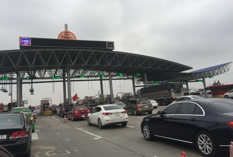 Phương tiện lưu thông qua trạm thu phí BOT Pháp Vân-Cầu Giẽ. (Ảnh: Việt Hùng/Vietnam+)