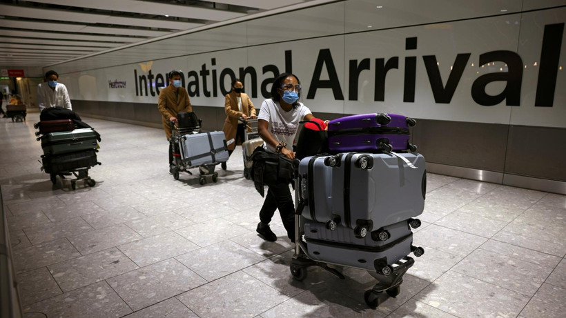 Du khách tại sân bay quốc tế Heathrow. (Nguồn: Reuters)