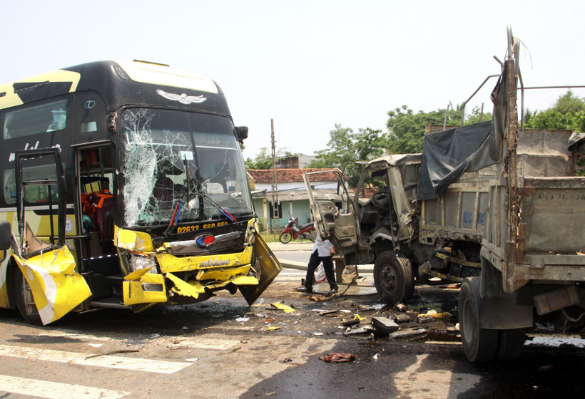Hình ảnh một vụ tai nạn giao thông. (Ảnh: Trịnh Bang Nhiệm/TTXVN)