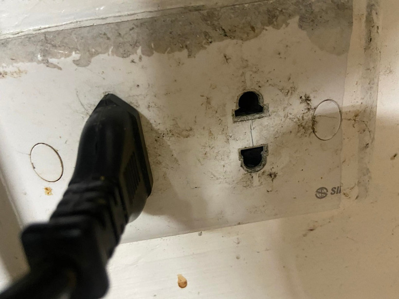 Ổ cắm điện là nơi hay bị lắp camera quay lén. (Ảnh minh họa. Nguồn: Vietnam)