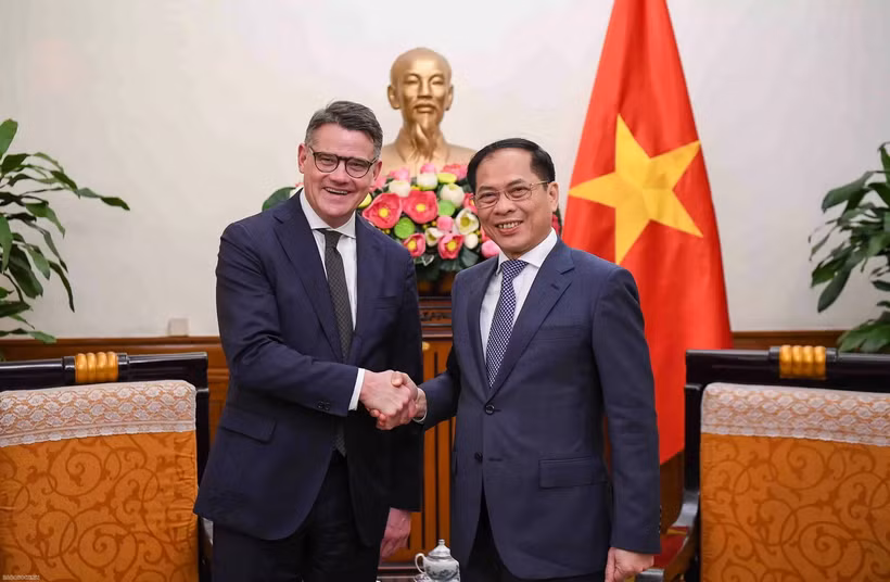 Phó Thủ tướng, Bộ trưởng Ngoại giao Bùi Thanh Sơn tiếp ông Boris Rhein, Thủ hiến bang Hessen (Cộng hòa Liên bang Đức). (Nguồn: Báo Việt Nam&Thế giới)
