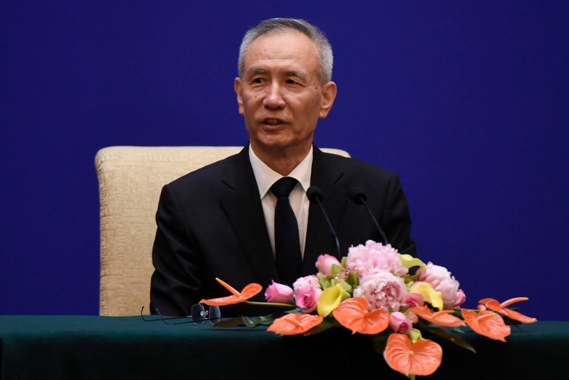 Phó Thủ tướng Trung Quốc Lưu Hạc phát biểu tại một cuộc họp báo ở Bắc Kinh. (Ảnh: AFP/TTXVN)