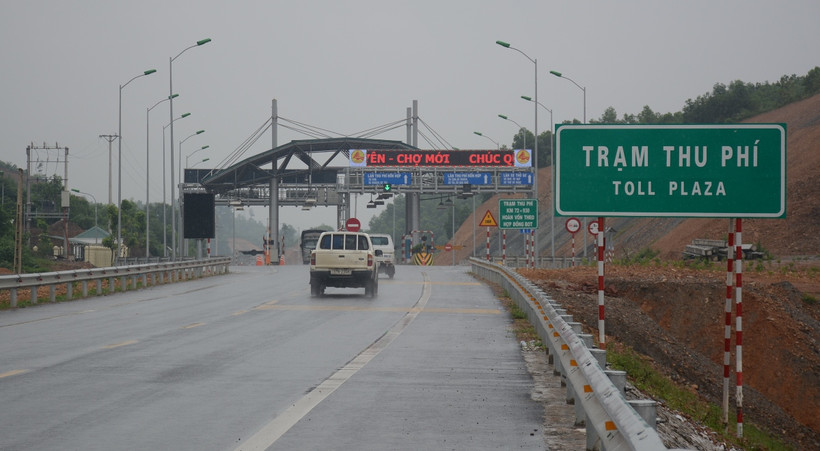 Phương tiện lưu thông qua Dự án BOT cao tốc Thái Nguyên-Chợ Mới. (Ảnh: Việt Hùng/Vietnam+)