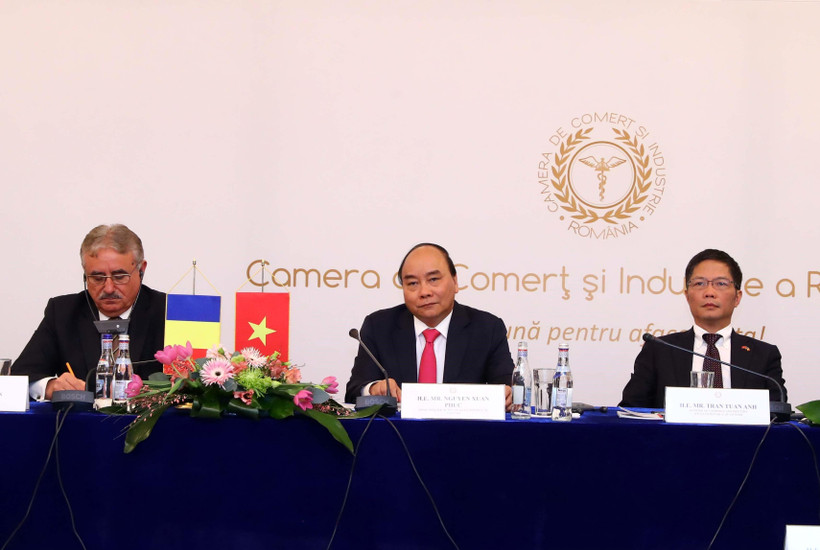 Thủ tướng Nguyễn Xuân Phúc và Đoàn Cấp cao Việt Nam chủ trì Diễn đàn doanh nghiệp Việt Nam-Romania. (Ảnh: Thống Nhất/TTXVN)