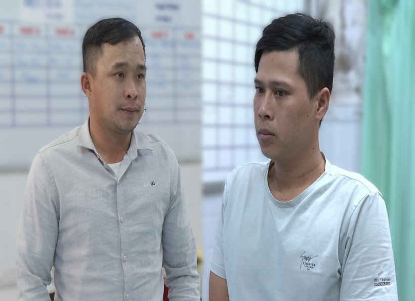 Đối tượng Nguyễn Văn Dĩ (trái) và Lê Minh Đương tại cơ quan Công an. (Ảnh: TTXVN phát)