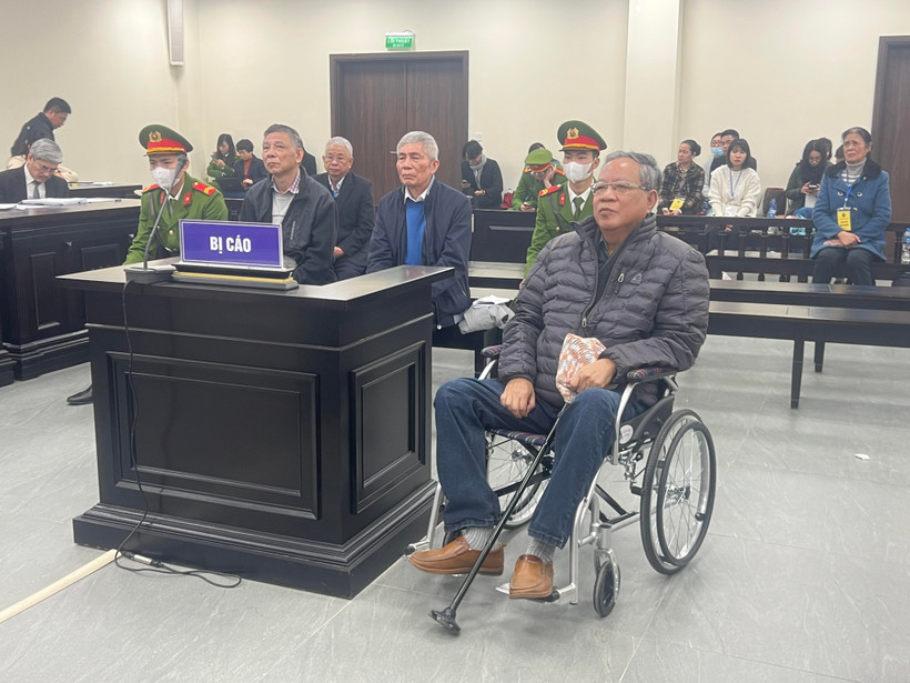 Các bị cáo tại phiên xử ngày 27/12. (Ảnh: Kim Anh/TTXVN)