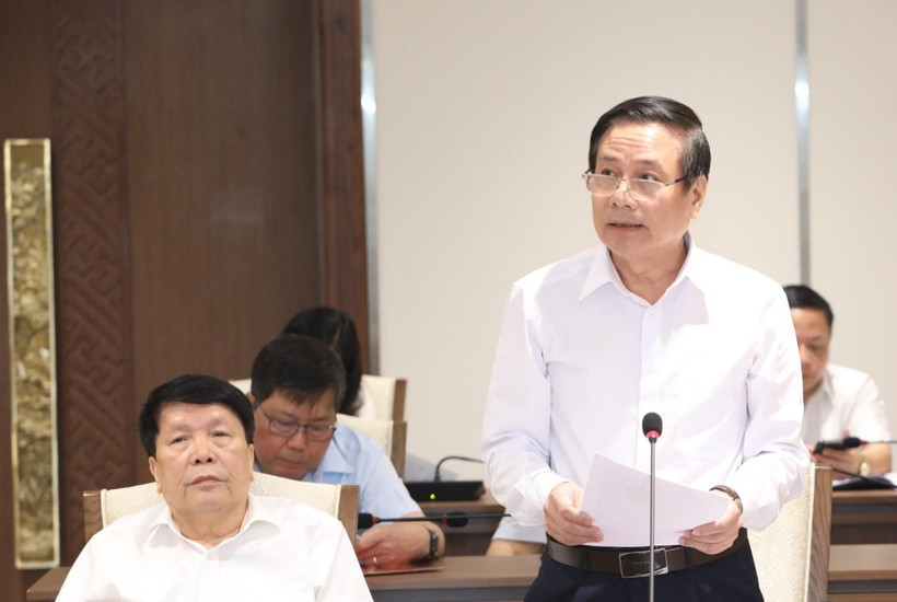 Chủ tịch Hội Văn học nghệ thuật Hà Nội Trần Quốc Chiêm đóng góp ý kiến vào Dự thảo Báo cáo chính trị. (Ảnh: Văn Điệp/TTXVN)