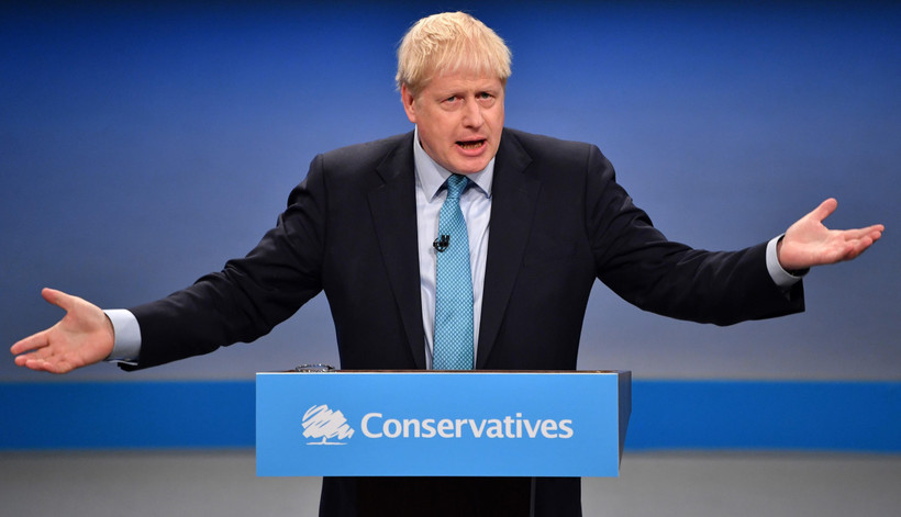 Thủ tướng Anh Boris Johnson phát biểu tại hội nghị thường niên của đảng Bảo thủ cầm quyền ở thành phố Manchester, ngày 2/10. (Ảnh: AFP/TTXVN)