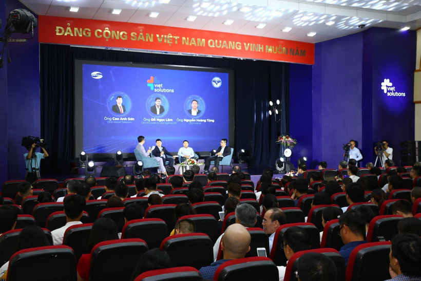 Lễ phát động cuộc thi Tìm kiếm giải pháp chuyển đổi số quốc gia Viet Solutions 2020 ngày 8/7. (Ảnh: Minh Quyết/TTXVN)