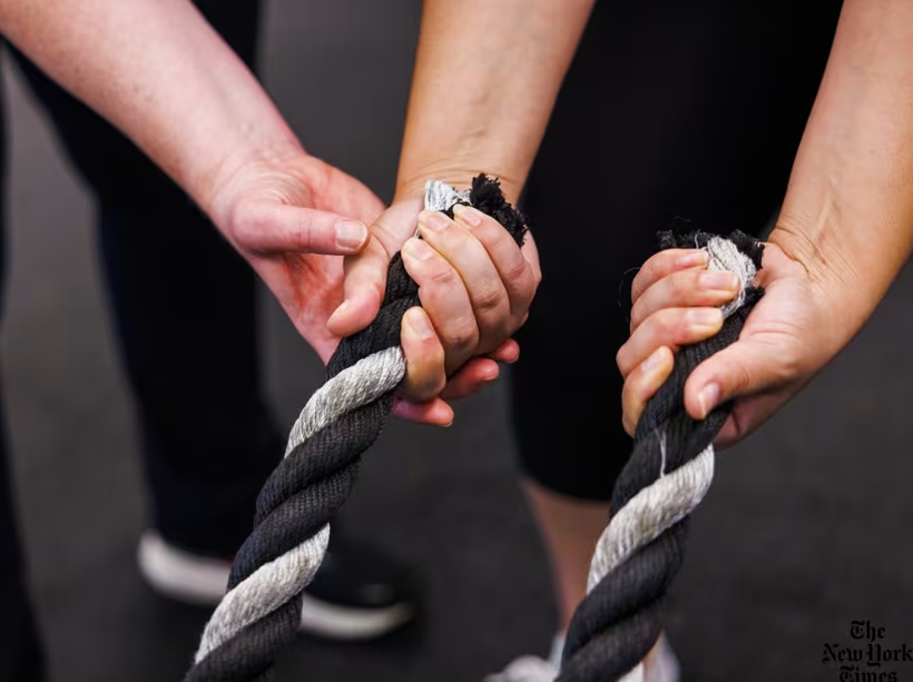 Việc luyện tập cơ tay mang đến hiệu quả bất ngờ cho sức khỏe. (Nguồn: The New York Times)