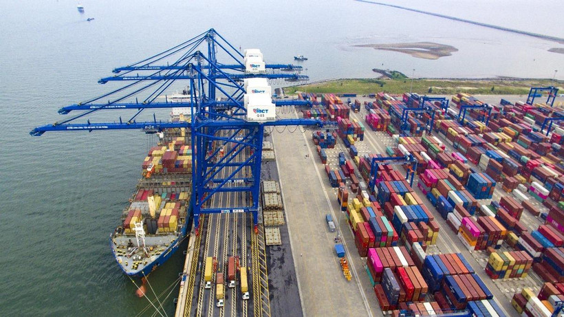 Hoạt động hàng hải đóng góp nhiều vào việc duy trì chuỗi cung ứng hàng hóa. (Ảnh: CTV/Vietnam+)