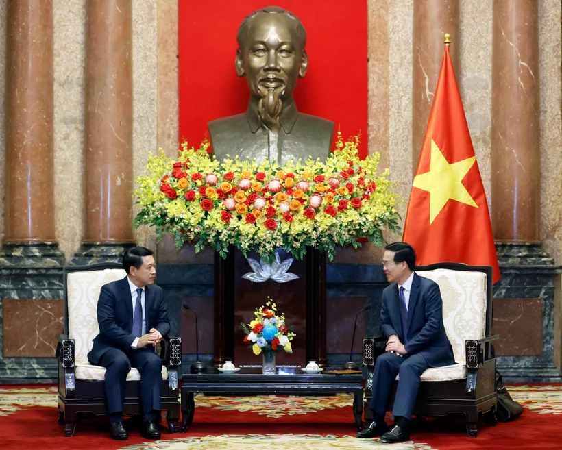Chủ tịch nước Võ Văn Thưởng tiếp Phó Thủ tướng, Bộ trưởng Ngoại giao Lào Saleumxay Kommasith. (Ảnh: Thống Nhất/TTXVN)