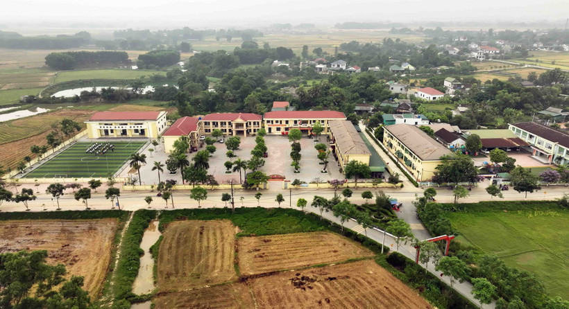 Hạ tầng giao thông, trường học ở xã Thạch Đài, huyện Thạch Hà, Hà Tĩnh khang trang, sạch đẹp. (Ảnh: Vũ Sinh/TTXVN)