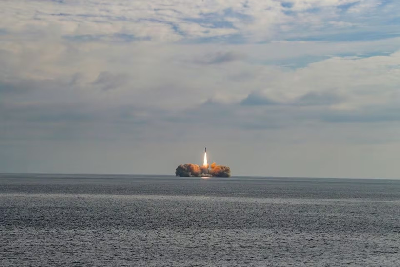 Hàn Quốc thử nghiệm tên lửa vũ trụ sử dụng nhiên liệu rắn. (Nguồn: Reuters)