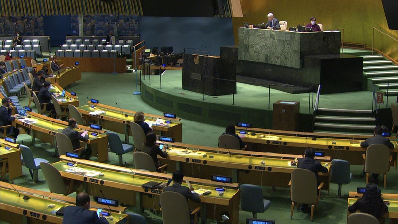 Đại hội đồng LHQ bỏ phiếu bầu thẩm phán Tòa án Công lý quốc tế. (Ảnh: Hữu Thanh/TTXVN)