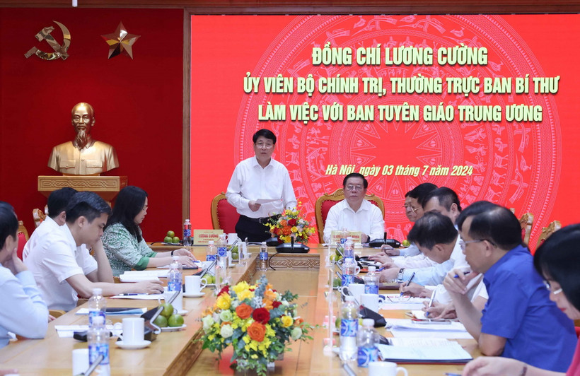 Thường trực Ban Bí thư Lương Cường làm việc với Ban Tuyên giáo Trung ương. (Ảnh: Phương Hoa/TTXVN)