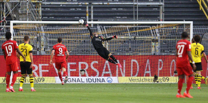 Bàn thắng đẳng cấp của Kimmich ở phút 43 mang chiến thắng về cho Bayern. (Nguồn: AP)