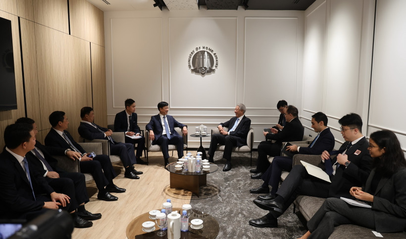 Thượng tướng Nguyễn Duy Ngọc, Thứ trưởng Bộ Công an chào xã giao ông Tiêu Chí Hiền, Bộ trưởng cao cấp kiêm Bộ trưởng Điều phối An ninh quốc gia Singapore. (Ảnh: Tất Đạt/TTXVN)