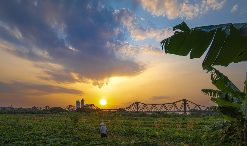 Từ một vùng đất còn kém phát triển phía Đông Bắc Hà Nội nhưng quận Long Biên đang dẫn đầu thành phố về quy hoạch, quản lý đô thị. (Ảnh: Phạm Tuấn Anh/TTXVN)	