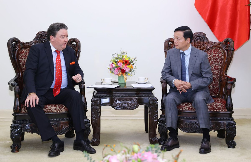 Phó Thủ tướng Trần Hồng Hà tiếp Đại sứ Hoa Kỳ tại Việt Nam Marc Evans Knapper. (Ảnh: Văn Điệp/TTXVN)