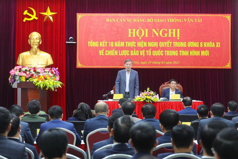 Đại tướng Tô Lâm, Ủy viên Bộ Chính trị, Bộ trưởng Bộ Công an, Thành viên Ban Chỉ đạo xây dựng Đề án tổng kết 10 năm thực hiện Nghị quyết Trung ương 8 khóa XI phát biểu tại Hội nghị của Bộ Giao thông Vận tải. (Ảnh: Việt Hùng/Vietnam+)