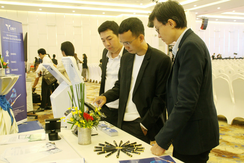 Sản phẩm công nghệ thu hút doanh nghiệp trải nghiệm. (Ảnh: Mỹ Phương/TTXVN)