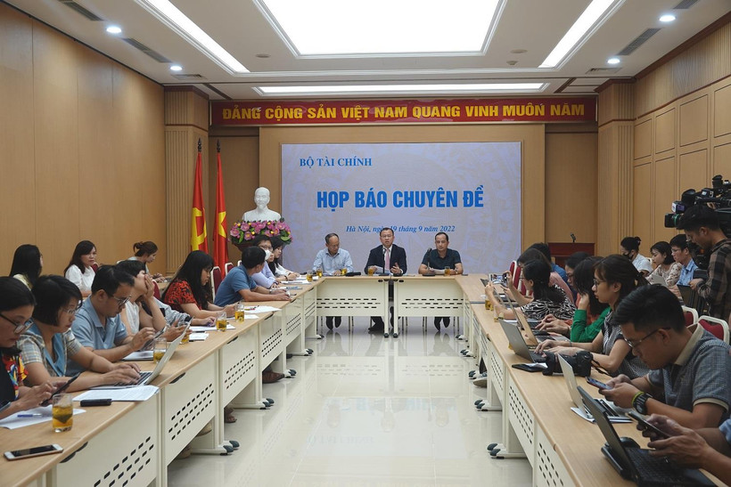 Toàn cảnh Họp báo chuyên đề: Nghị định sửa đổi, bổ sung Nghị định số 153/2020/NĐ-CP - Các quy định mới cần lưu ý, ngày 19/9. (Ảnh: Vietnam+)