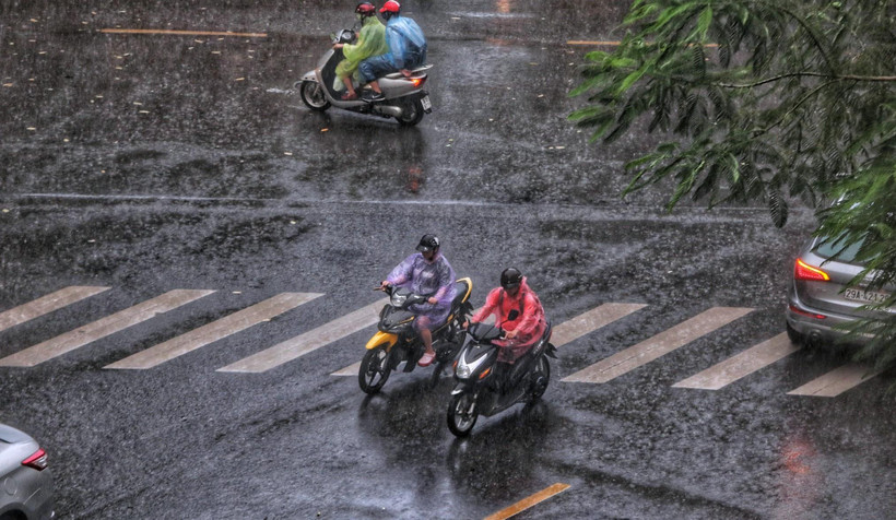 Chiều tối và đêm 1/12, Bắc Bộ, Trung Bộ có mưa và dông, nhiệt độ giảm, trời rét. (Ảnh: Thành Đạt/TTXVN) 
