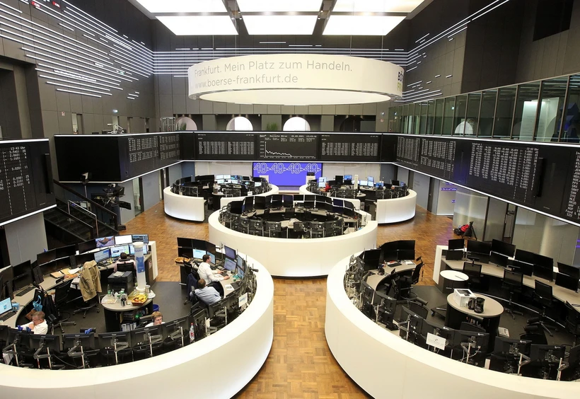 Hoạt động giao dịch tại Sàn chứng khoán ở Frankfurt, Đức. (Ảnh: AFP/TTXVN)
