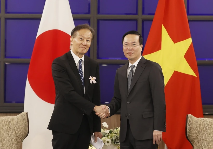 Chủ tịch nước Võ Văn Thưởng với Chủ tịch Hiệp hội Hữu nghị Kyushu-Việt Nam. (Ảnh: Thống Nhất/TTXVN)