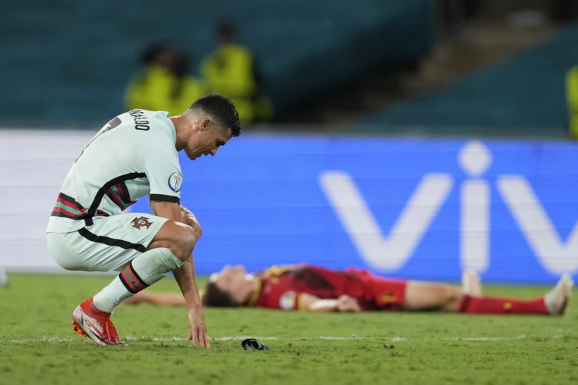 Ronaldo và đồng đội dừng bước ở EURO 2020. (Nguồn: AFP/Getty Images)